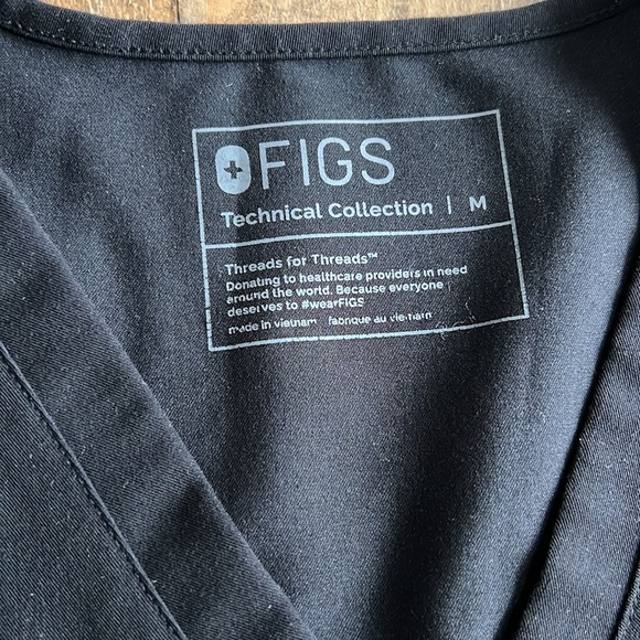 SOLD Figs Women’s Scrub Top - Picture 2 of 3